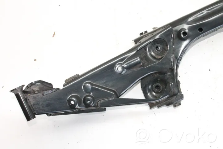 BMW 1 F40 Galinis traversas 6851560