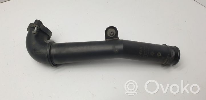 Volkswagen Caddy Tube d'admission de tuyau de refroidisseur intermédiaire 04L145770H