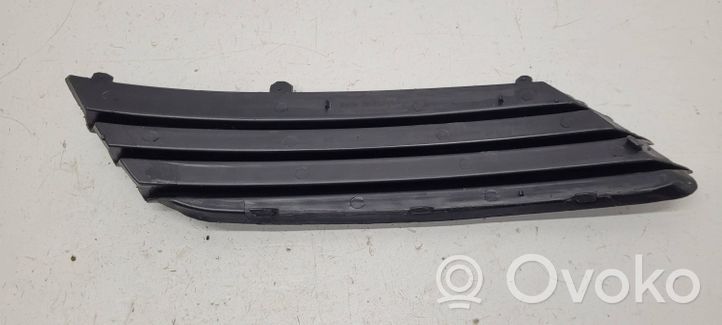 Opel Astra H Kratka dolna zderzaka przedniego 03732453