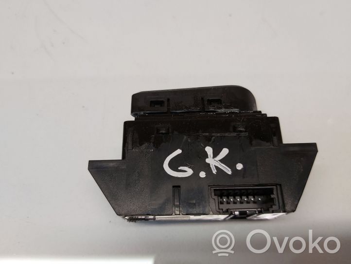 Hyundai i40 Seat heating switch 39R2001200