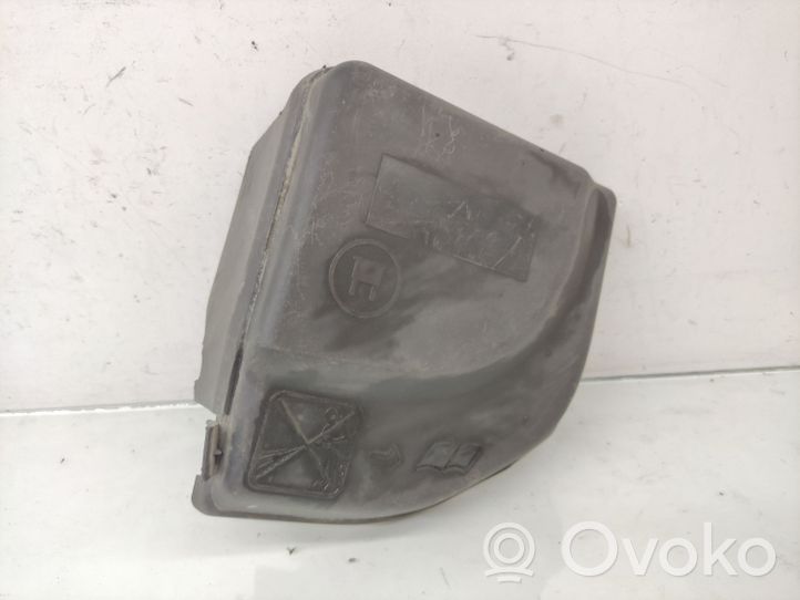 Citroen C4 Grand Picasso Couvercle de boîte à fusibles 58418180