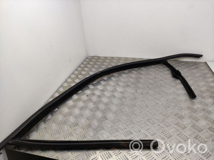 Volkswagen Golf VI Rivestimento modanatura del vetro della portiera anteriore 5K3837431