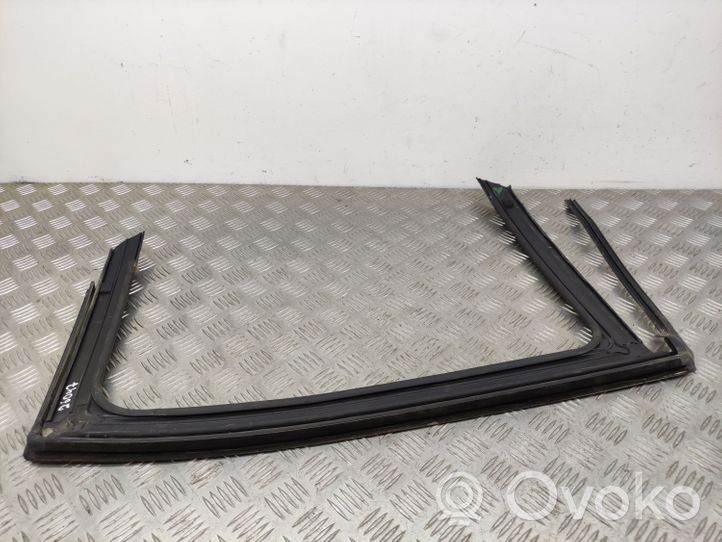 Citroen C3 Moulures des vitres de la porte arrière 9813202080