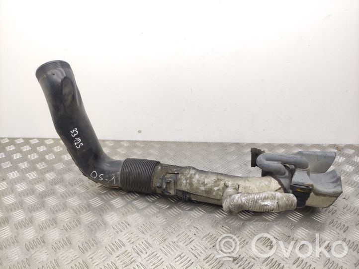 Volvo V50 Turbo air intake inlet pipe/hose 3M519A673H