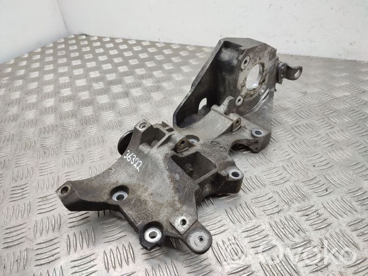 Volkswagen Touran II Supporto della pompa del carburante 03L903143Q