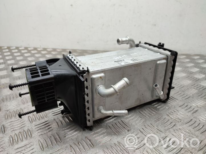 Volkswagen T-Roc Радиатор интеркулера 04E145785E
