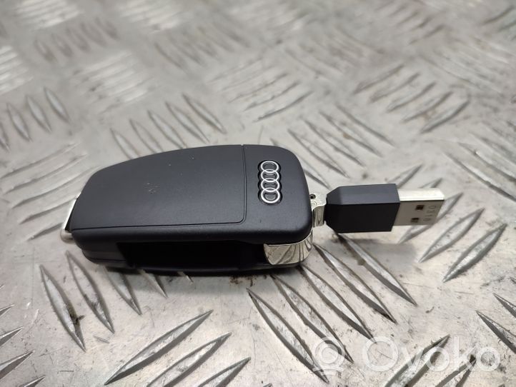 Audi A4 Allroad USB-pistokeliitin 8R0063827C