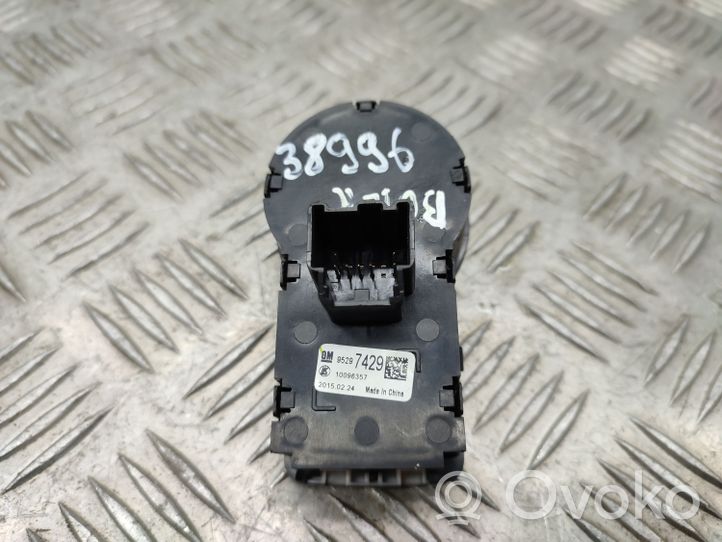 Buick Encore I Light switch 95297429