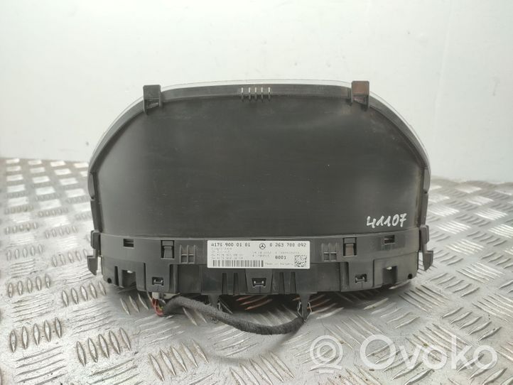 Mercedes-Benz A W176 Geschwindigkeitsmesser Cockpit A1769000101