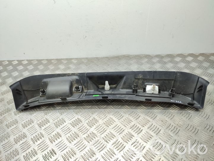 Mercedes-Benz A W176 Cache serrure de hayon/coffre arrière A1767400272