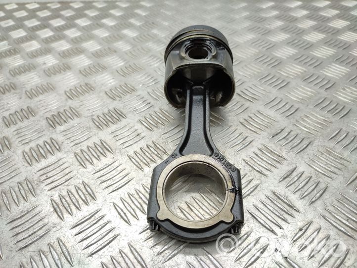 Mercedes-Benz A W176 Piston with connecting rod 651901