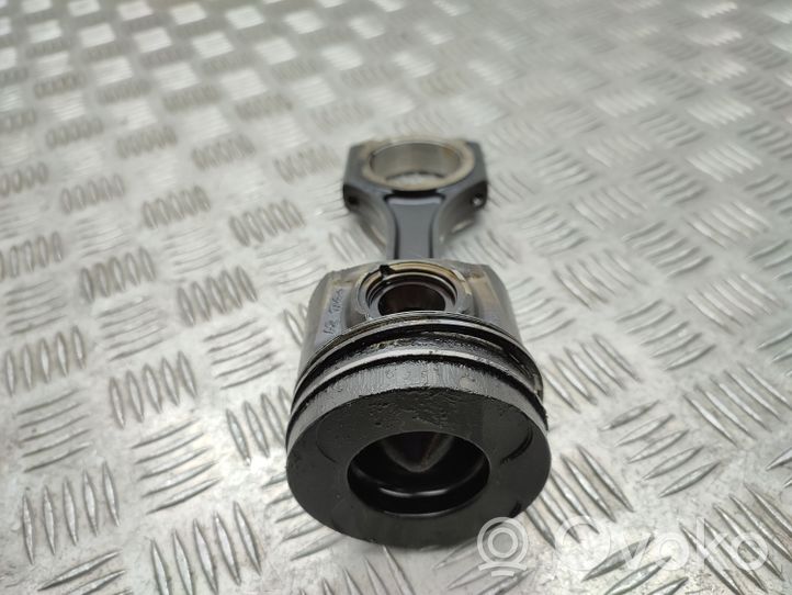 Mercedes-Benz A W176 Piston with connecting rod 651901