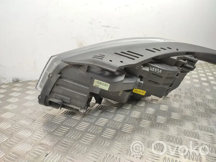 KIA Sorento Headlight/headlamp C592122210