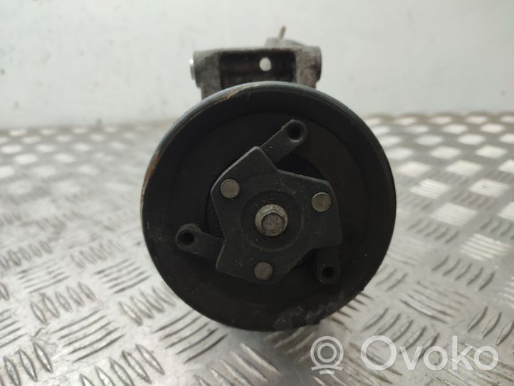 Volkswagen PASSAT B7 Compresor (bomba) del aire acondicionado (A/C)) 5K0820803A