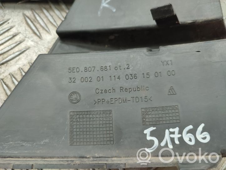 Skoda Octavia Mk3 (5E) Krata halogenu 5E0807681