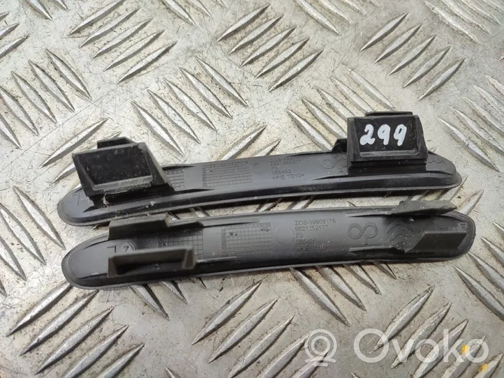 Citroen C4 Cactus Front bumper lower grill 9821252177