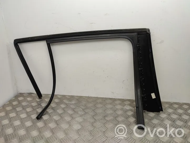 Volkswagen Tiguan Rivestimento modanatura del vetro della portiera posteriore 5N0839901A