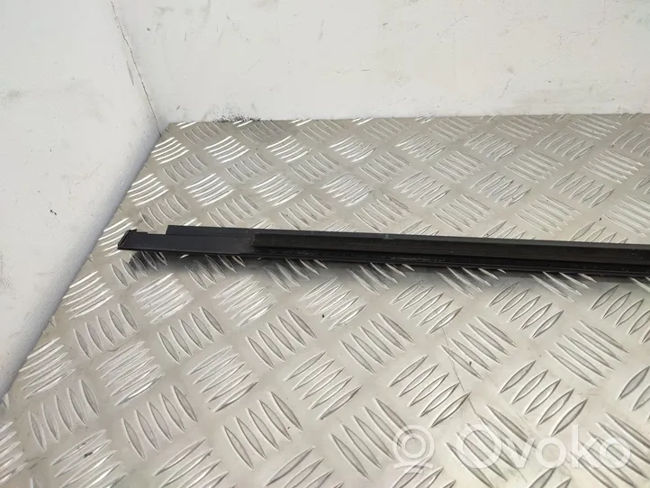 BMW 2 F45 Rivestimento modanatura del vetro della portiera anteriore 8498416