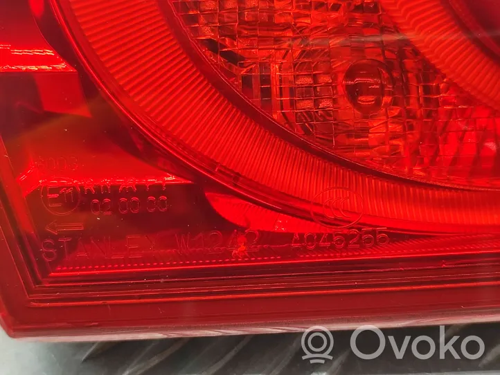 Infiniti Q50 Lampy tylnej klapy bagażnika 