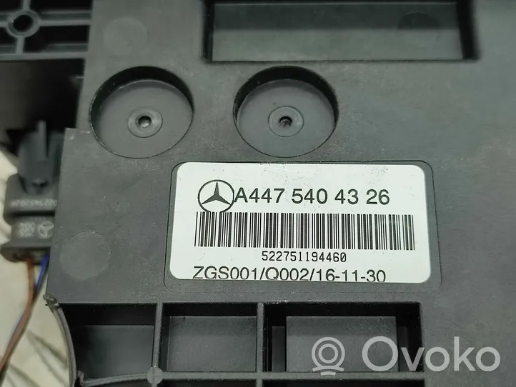 Mercedes-Benz Vito Viano W447 Module de fusibles A4475404326