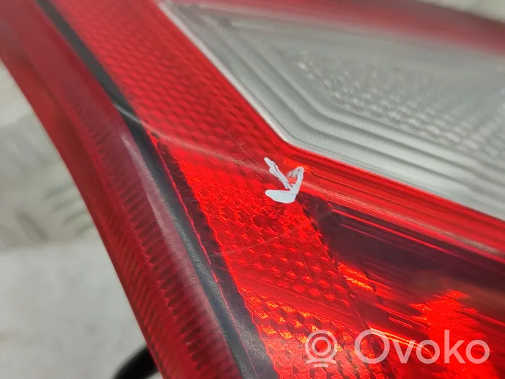 Suzuki Vitara (LY) Lampy tylnej klapy bagażnika 