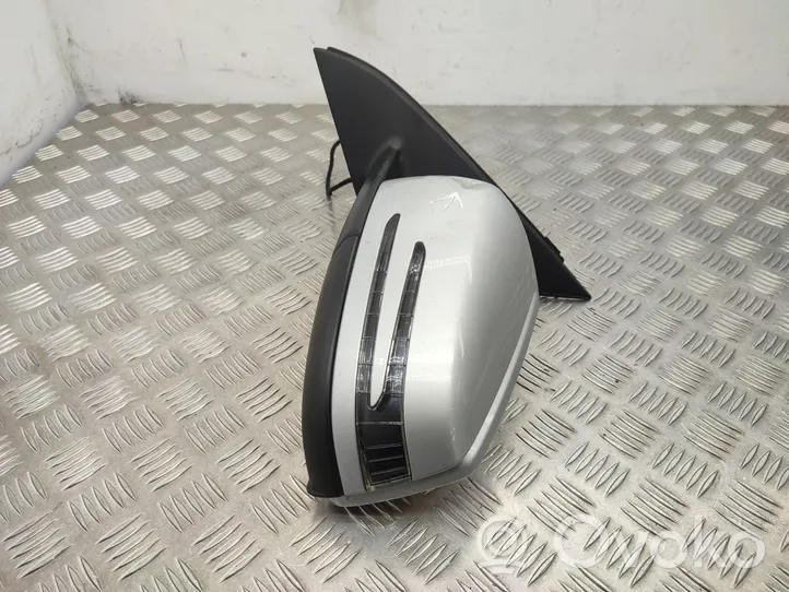 Mercedes-Benz A W176 Front door electric wing mirror A1768100116