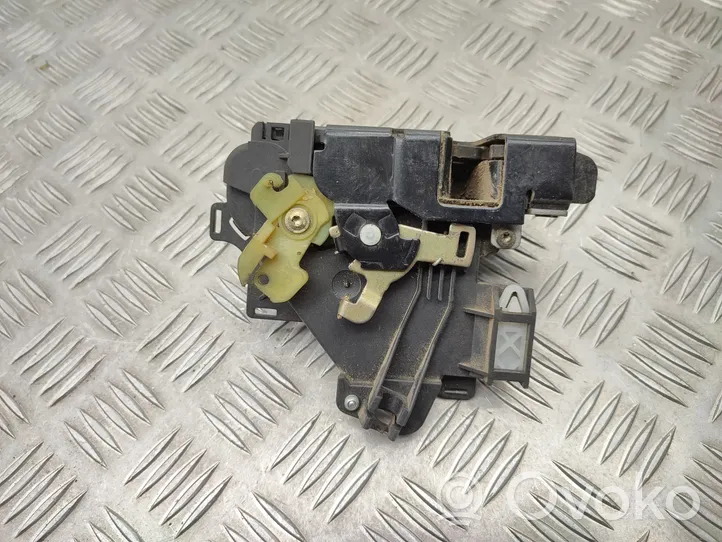 Volkswagen Caddy Front door lock 3B1837016