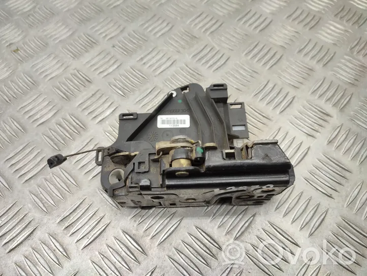 Volkswagen Caddy Front door lock 3B1837016