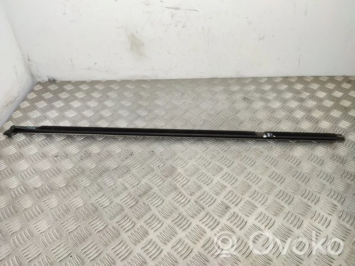 Volkswagen PASSAT B8 Takaoven lasin muotolista 3G9839476