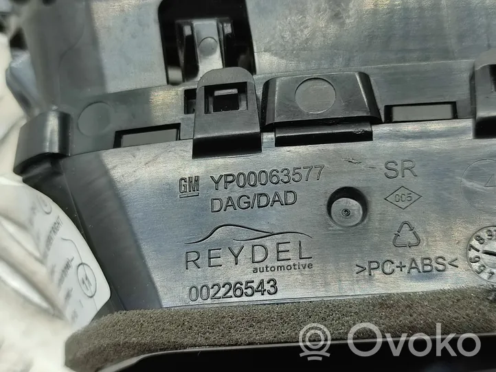 Opel Grandland X Moldura protectora de la rejilla de ventilación lateral del panel YP00063577