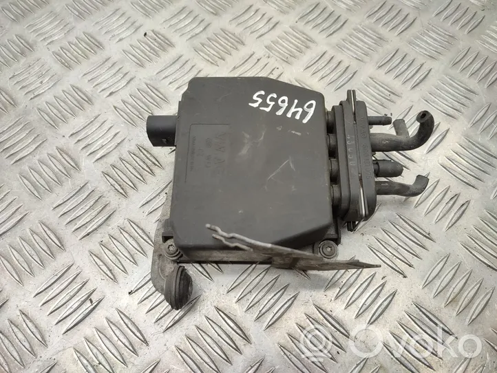 Volkswagen Touran I Turbo solenoid valve 3C0906625