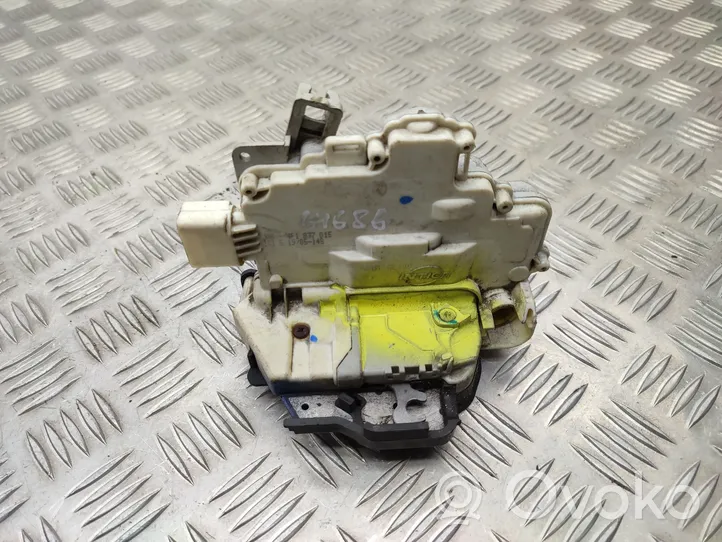 Audi A6 S6 C6 4F Front door lock 4F1837015