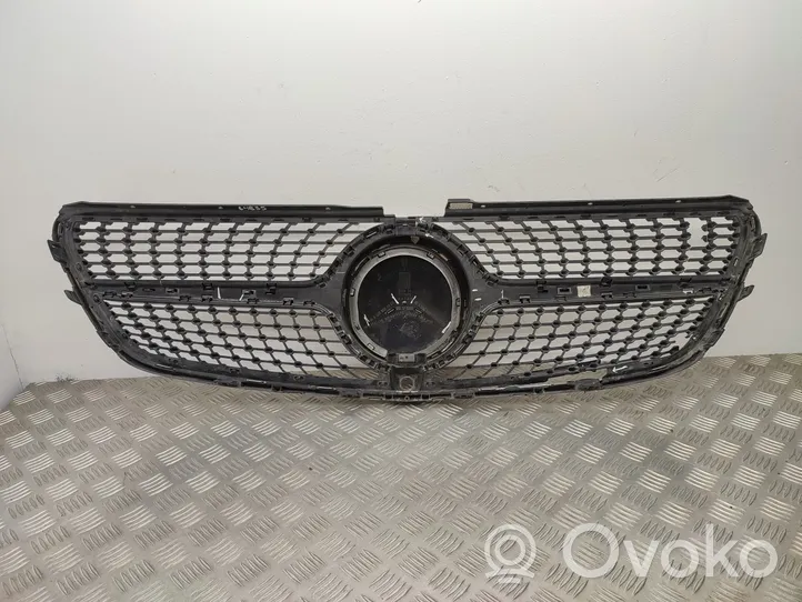 Mercedes-Benz V Class W447 Maskownica / Grill / Atrapa górna chłodnicy A0008881600