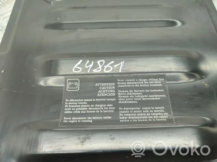 Opel Vivaro Coperchio/tappo della scatola vassoio della batteria 8200403170
