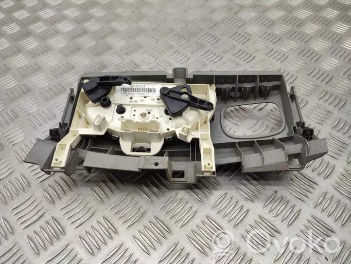 Opel Vivaro Panel klimatyzacji 8200004603