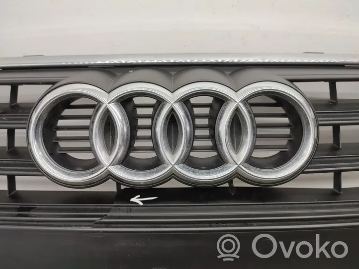 Audi A4 S4 B9 Etupuskurin ylempi jäähdytinsäleikkö 8W0853651