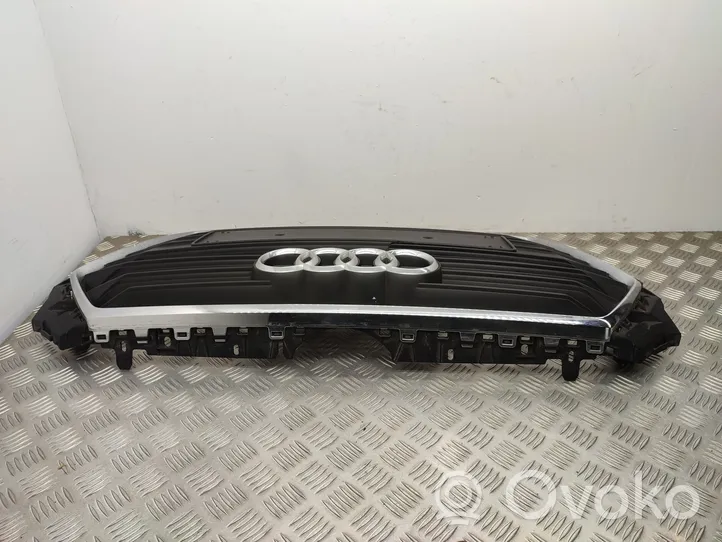 Audi A4 S4 B9 Etupuskurin ylempi jäähdytinsäleikkö 8W0853651