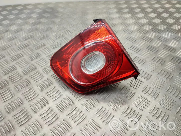 Volkswagen Tiguan Lampy tylnej klapy bagażnika 5N0945093B