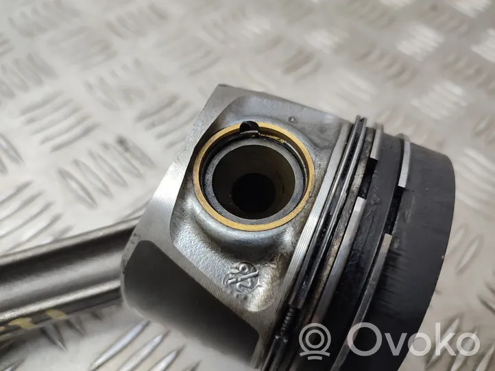 Skoda Yeti (5L) Piston CFH