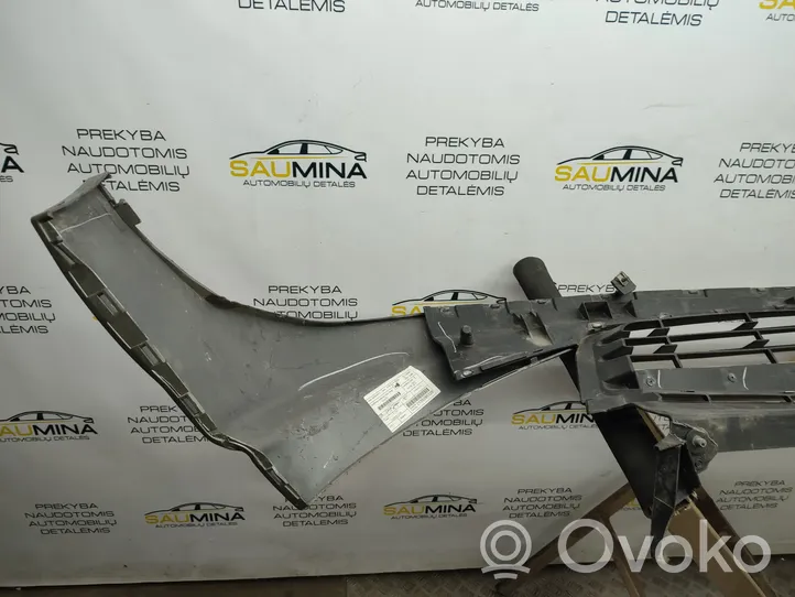 Opel Vivaro Front bumper upper radiator grill 