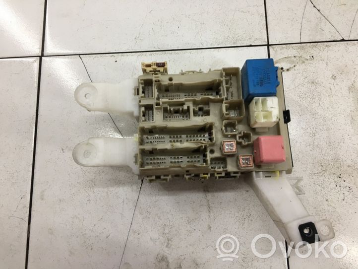 Toyota Verso Módulo de fusible 827300F051