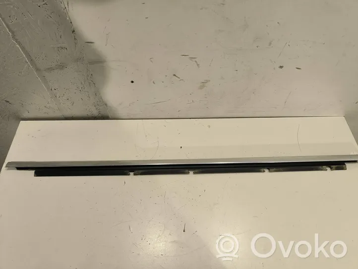 Volkswagen Golf V Rivestimento modanatura del vetro della portiera posteriore 1K9839476A