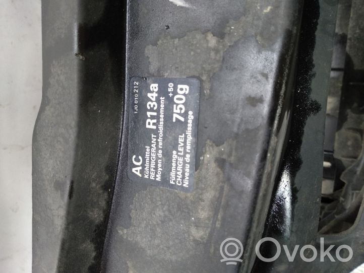 Volkswagen Golf IV Ylempi jäähdyttimen ylätuen suojapaneeli 1J0010212