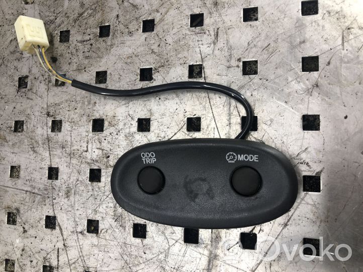 Toyota Yaris Verso Interruttore di controllo della velocità 6410A31