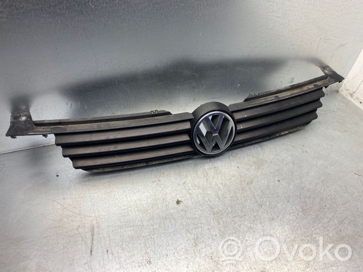 Volkswagen Lupo Etupuskurin ylempi jäähdytinsäleikkö 6X0853653A