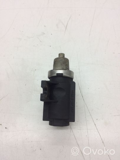 Opel Combo C Vacuum valve 72190338