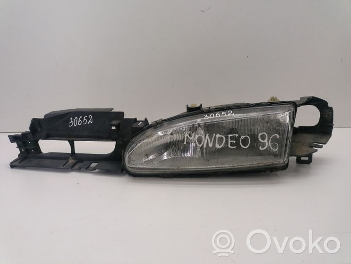 Ford Mondeo MK II Lampa przednia E41259996