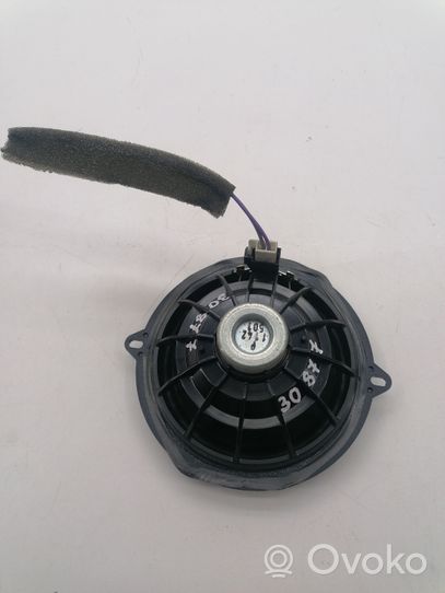 Renault Clio III Enceinte de porte arrière 8200110683