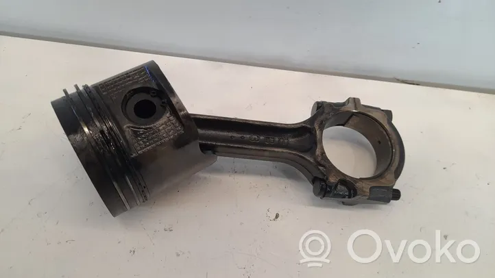 Nissan Navara D22 Piston avec bielle 