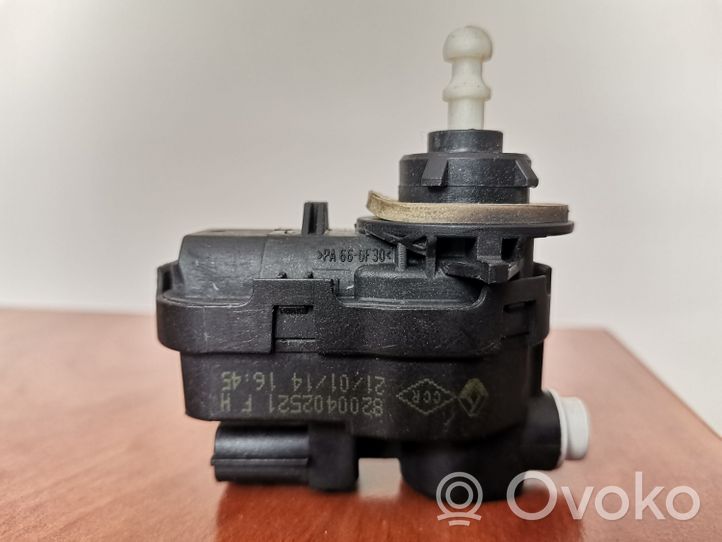 Renault Trafic II (X83) Headlight level adjustment motor 8200402521